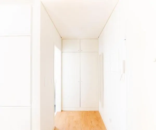 Monsanto Hill House - No. 565 R/c E