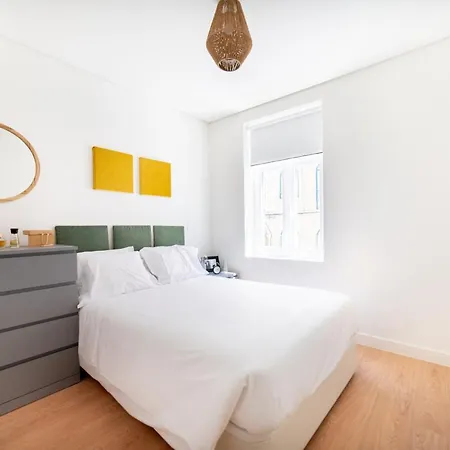 Monsanto Hill House - No. 565 R/c E Apartment